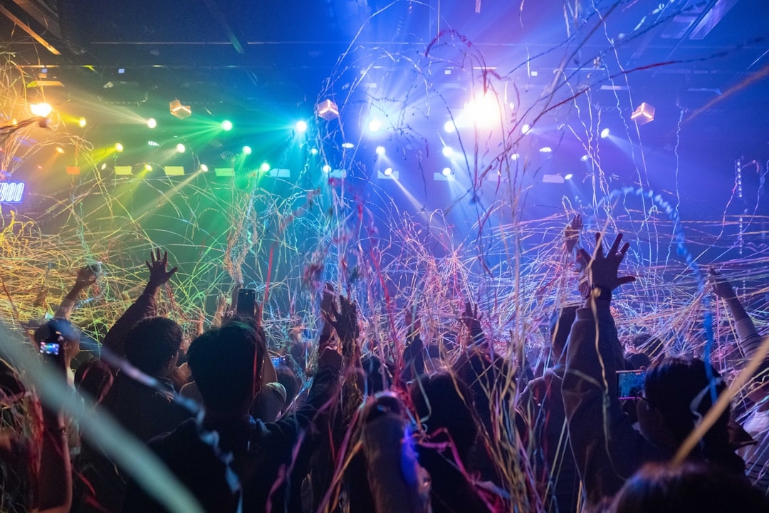 Кращі теми для вечірок у 2025: тренди, декор, сценарії