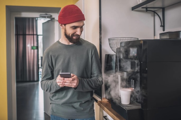 Рейтинг уличных кофейных автоматов для FastKava: по цене, надежности и прибыли